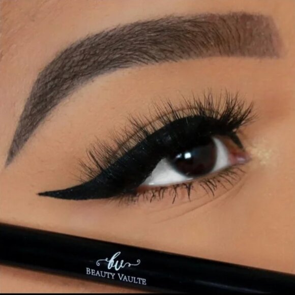 Brand New Beauty Vaulte Liquid Eyeliner in Carbon Black - Picture 4 of 6